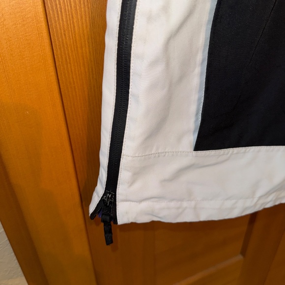 Montec Men's or Women’s Ski & Snowboard Jacket - Purple, Black, and White - Picture 5 of 12